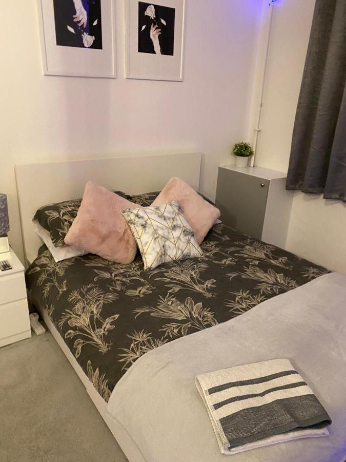 Cosy 1 Bedroom Apartment 런던 외부 사진